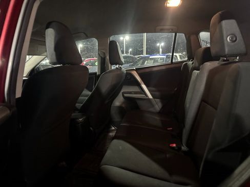 Used 2018 Toyota RAV4 LE image 5