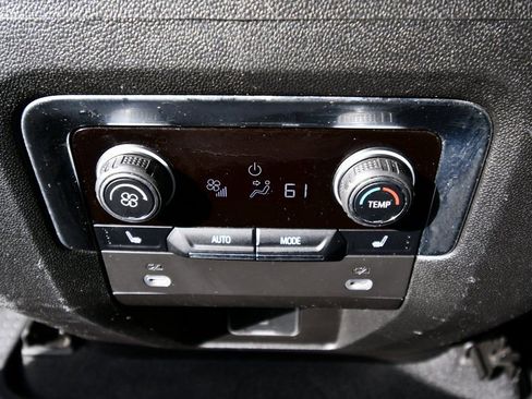 Used 2022 Chevrolet Tahoe LT w/ Luxury Package AWD/4WD image 31