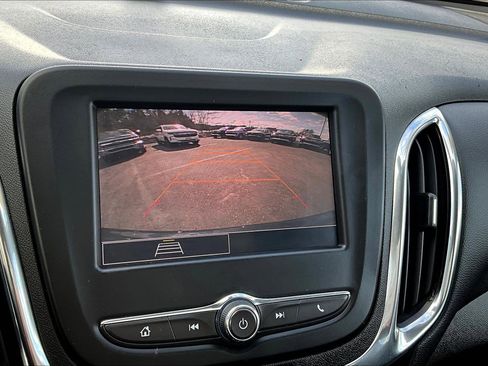 Used 2023 Chevrolet Equinox LT w/ Driver Convenience Package image 9