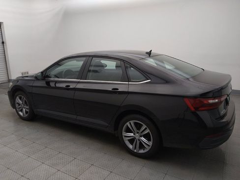 Used 2024 Volkswagen Jetta SE FWD image 3