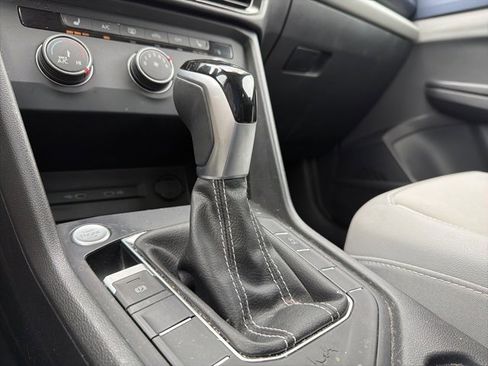 Used 2022 Volkswagen Taos SE image 16