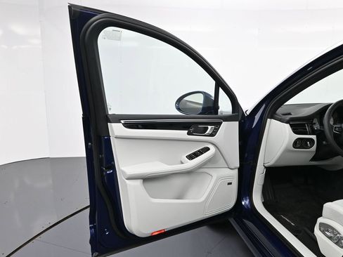 New 2026 Porsche Macan image 16