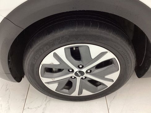 Used 2022 Kia Niro EX w/ Cold Weather Package FWD image 45
