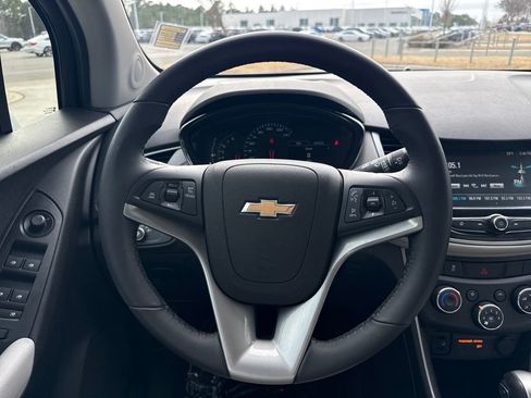 Used 2017 Chevrolet Trax LT w/ LT Convenience Package image 11