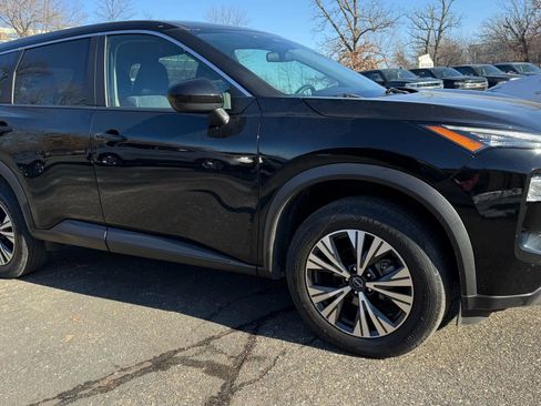 Used 2023 Nissan Rogue SV image 12