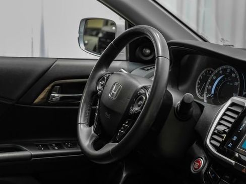 Used 2017 Honda Accord EX-L image 17