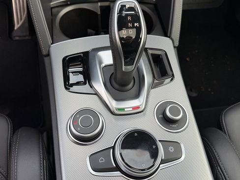 Used 2024 Alfa Romeo Stelvio Veloce image 28