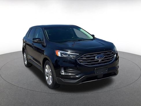 Used 2022 Ford Edge Titanium w/ Equipment Group 301A AWD/4WD image 3