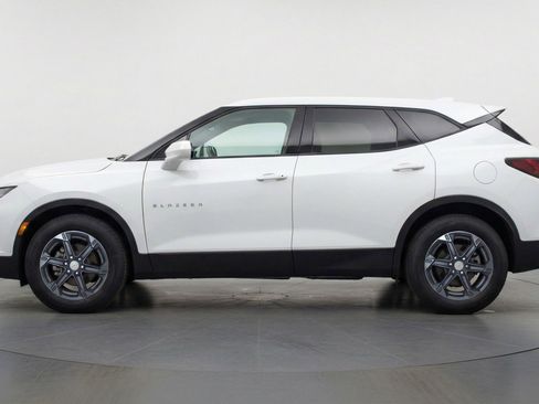 Used 2025 Chevrolet Blazer LT image 5