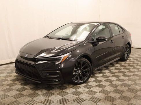 Used 2026 Toyota Corolla SE FWD image 4