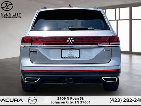 Used 2025 Volkswagen Atlas SE AWD/4WD image 4