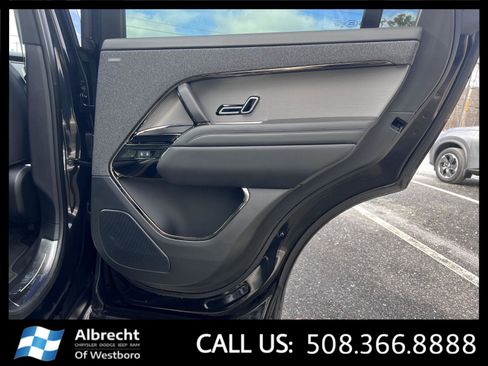 Used 2025 Land Rover Range Rover Sport SE image 19