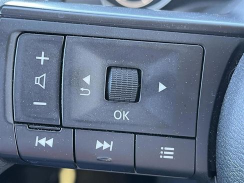 Used 2024 Nissan Rogue SV image 22