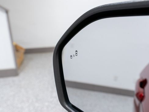 Used 2020 Ford Explorer XLT w/ Comfort Package image 13