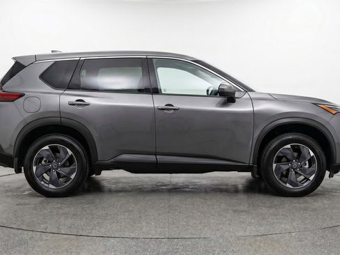 Used 2025 Nissan Rogue SV AWD/4WD image 11
