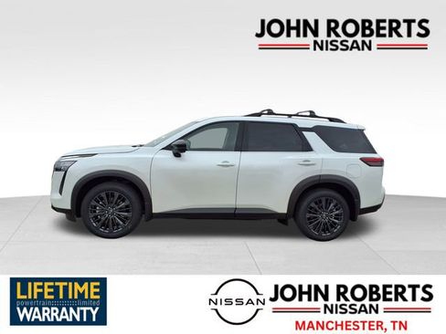 New 2026 Nissan Pathfinder SL image 2