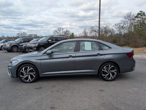 Used 2025 Volkswagen Jetta SEL image 6