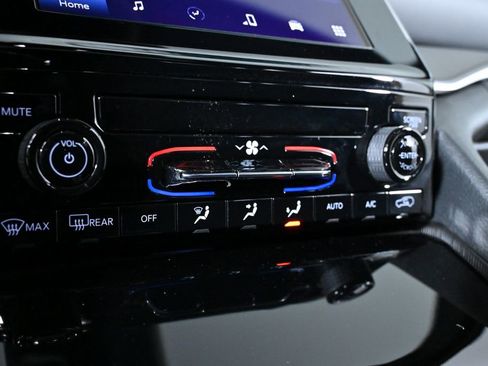 Used 2024 Jeep Grand Cherokee L Laredo image 19