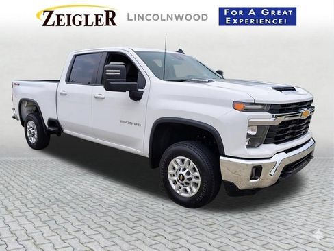 Used 2025 Chevrolet Silverado 2500 LT w/ Convenience Package AWD/4WD image 3