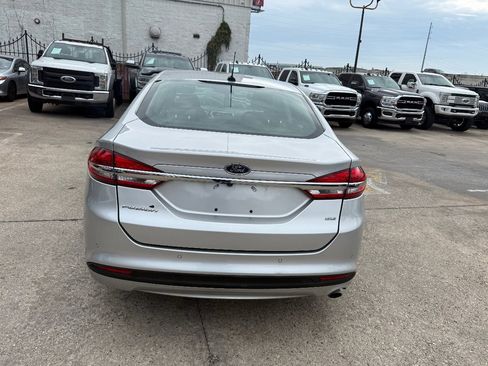 Used 2017 Ford Fusion SE w/ Fusion SE Technology Package image 5