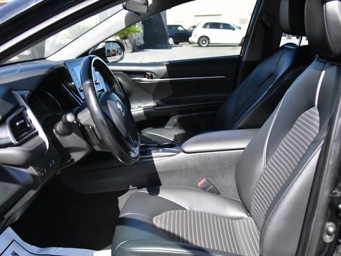 Used 2022 Toyota Camry SE FWD image 18