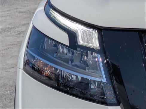 Used 2023 Nissan Pathfinder SL w/ SL Premium Package FWD image 10