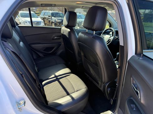 Used 2019 Chevrolet Trax LT w/ Sun & Sound Package image 23