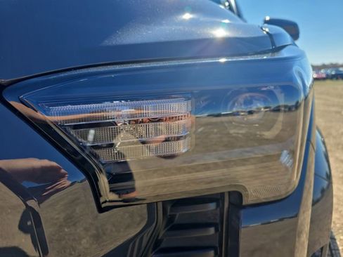 Used 2025 Toyota Tacoma SR5 AWD/4WD image 30