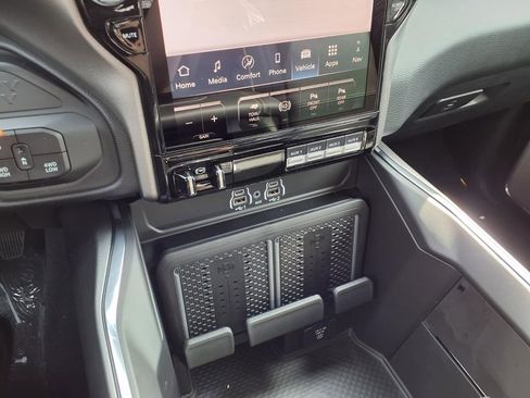 New 2026 RAM 2500 Laramie AWD/4WD image 9