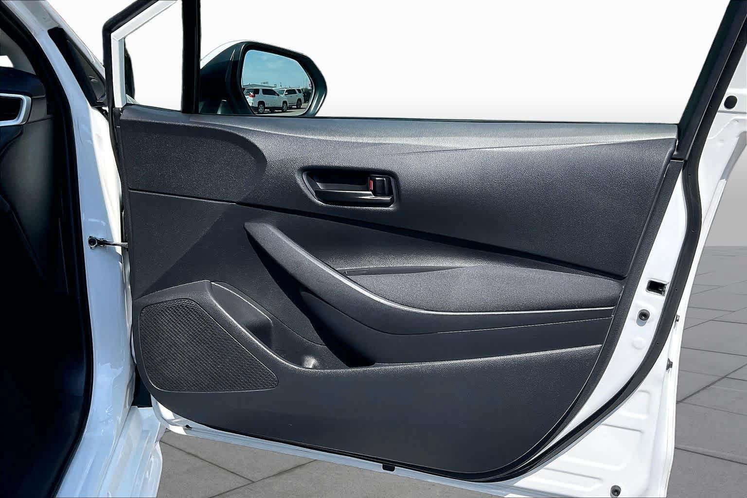 Used 2025 Toyota Corolla LE FWD image 21