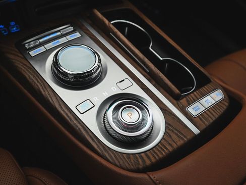 Used 2024 Genesis G80 image 27