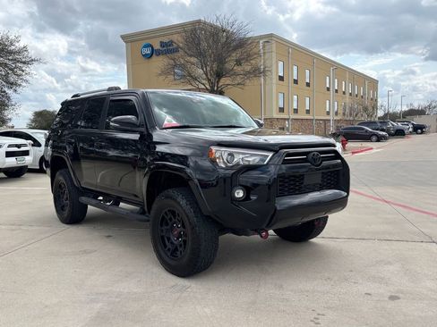 Used 2020 Toyota 4Runner SR5 image 31