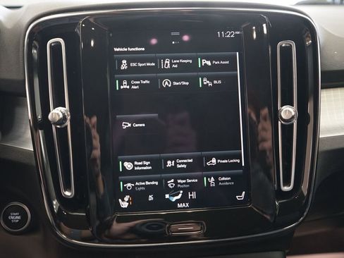 Used 2022 Volvo XC40 T5 Momentum image 35