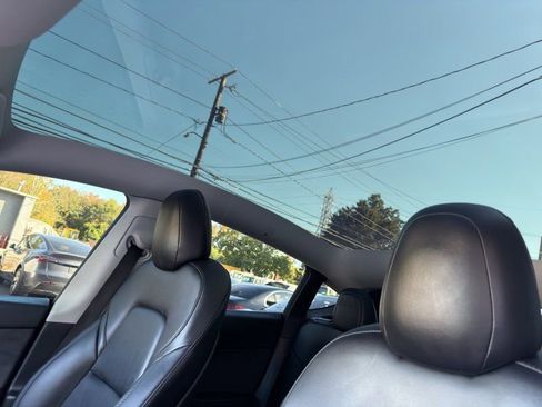 Used 2022 Tesla Model Y Performance image 19