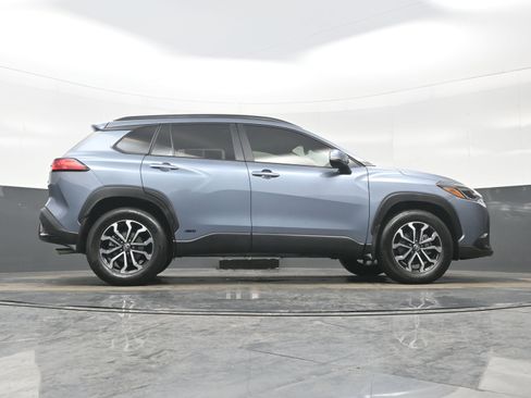 Used 2024 Toyota Corolla Cross SE image 32