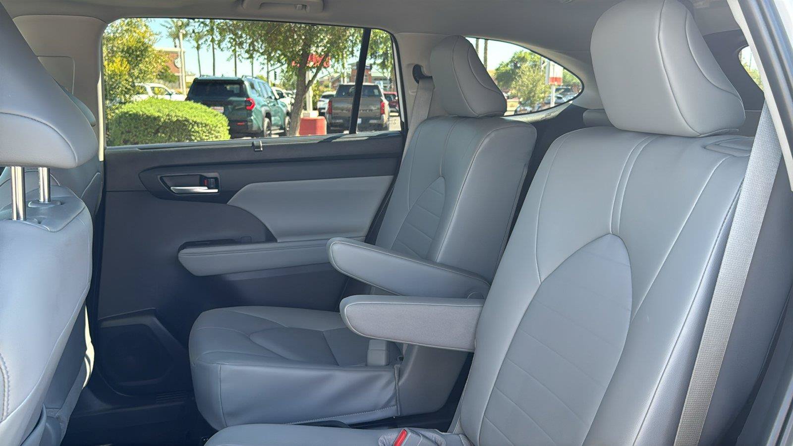 Certified 2026 Toyota Highlander XLE AWD/4WD image 31