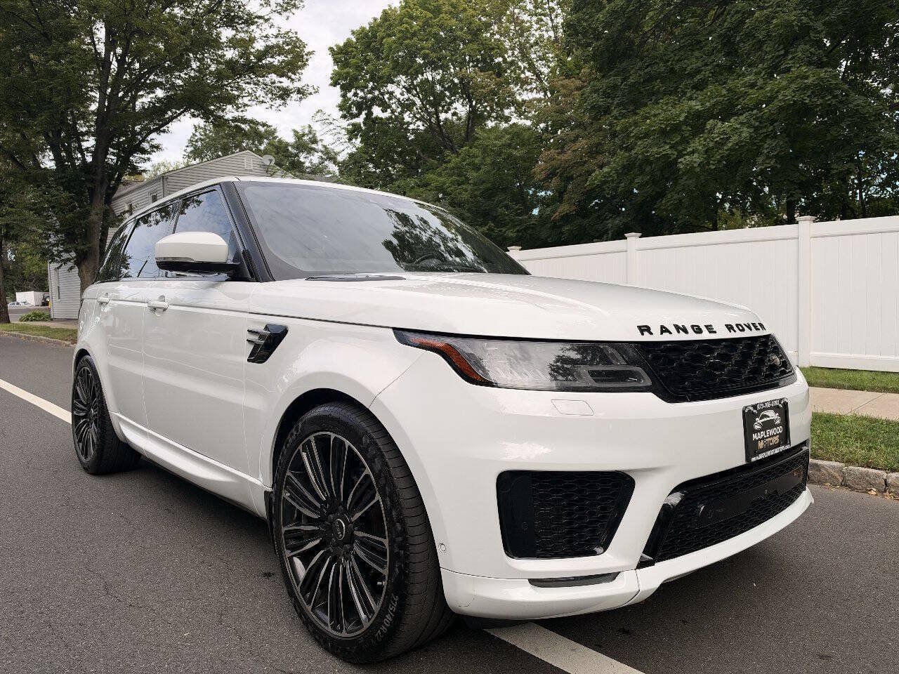 Used 2018 Land Rover Range Rover Sport HSE AWD/4WD image 4