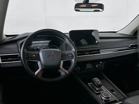 Used 2024 Mitsubishi Outlander SE image 18