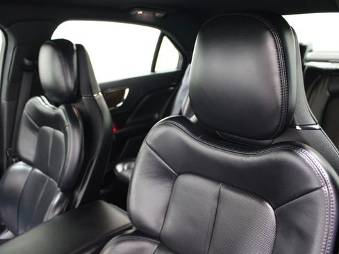 Used 2018 Lincoln Continental Reserve FWD image 4