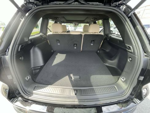 New 2025 Jeep Grand Cherokee Limited w/ Luxury Tech Group II image 31