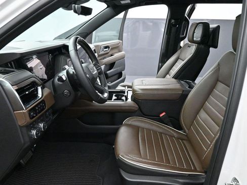 Used 2025 GMC Yukon Denali Ultimate AWD/4WD image 12