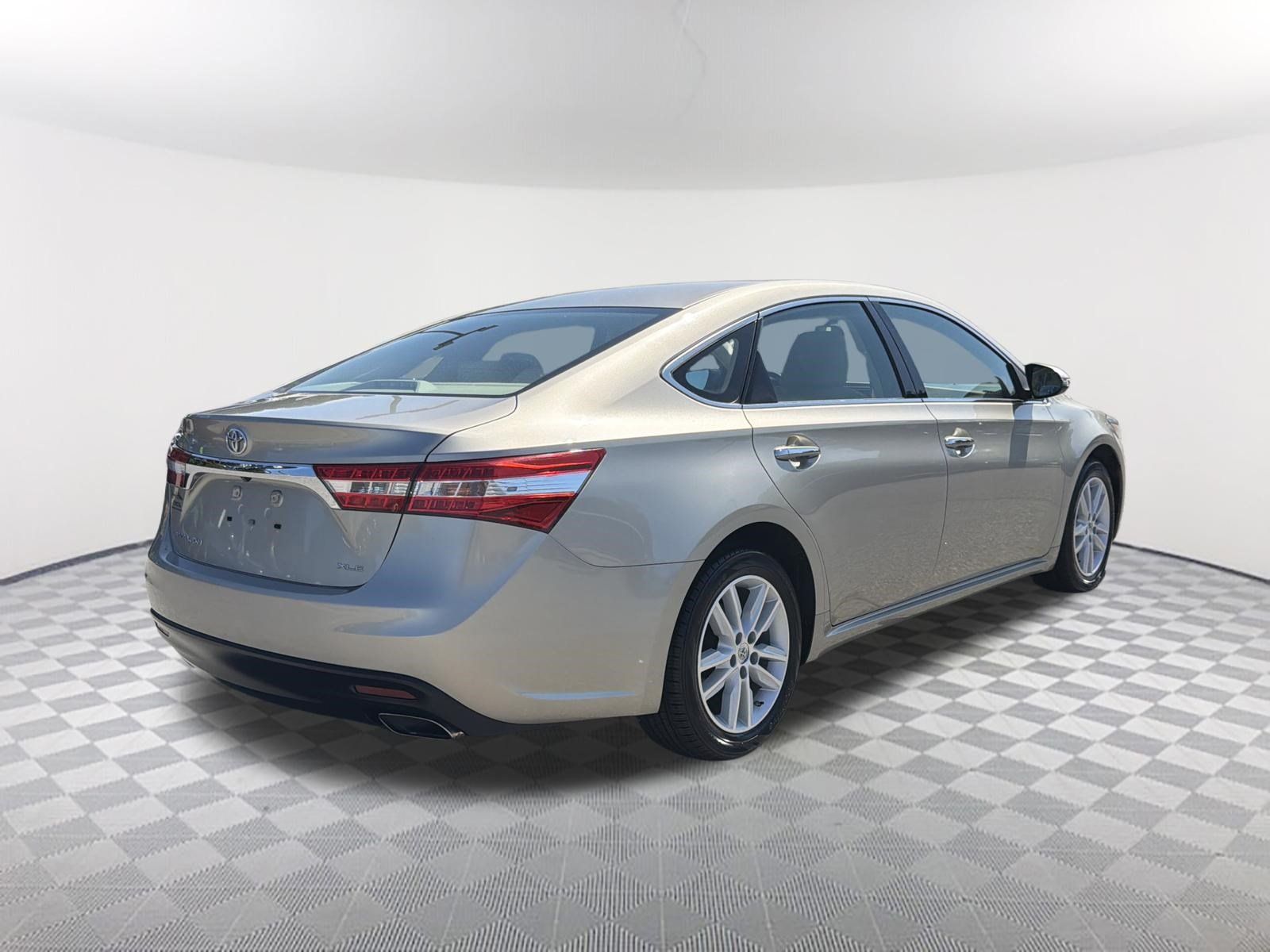Used 2014 Toyota Avalon XLE FWD image 17