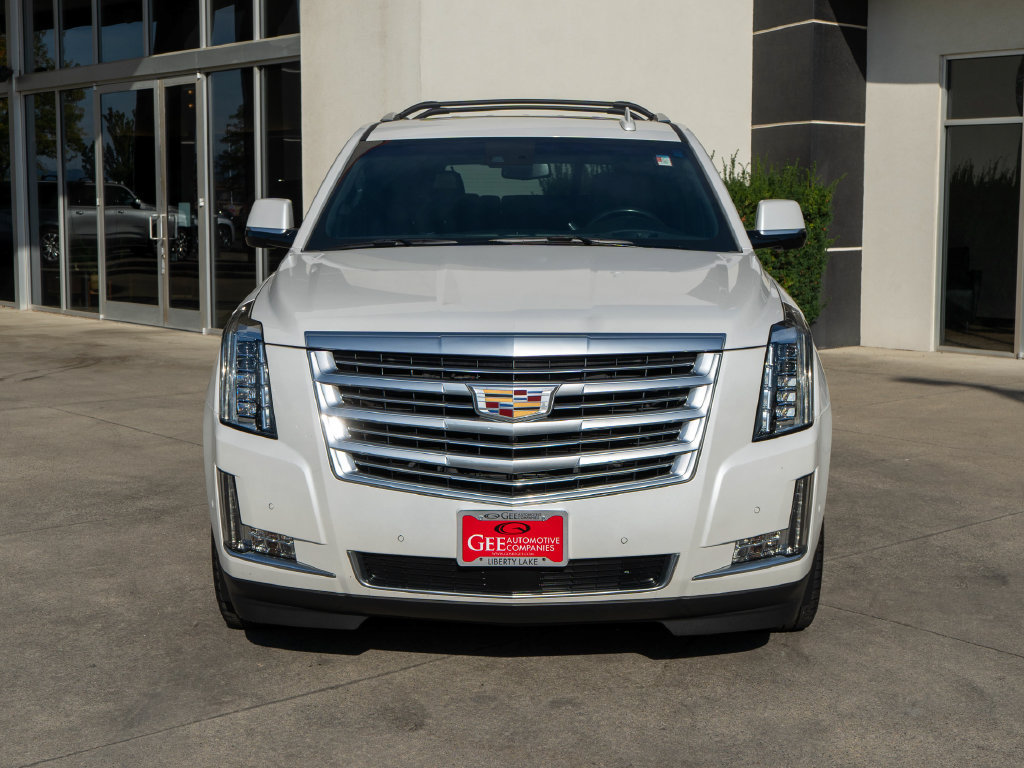 Used 2019 Cadillac Escalade Platinum AWD/4WD image 2
