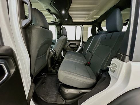 Used 2025 Jeep Wrangler Willys image 28
