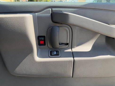 Used 2020 Chevrolet Express 2500 RWD image 13