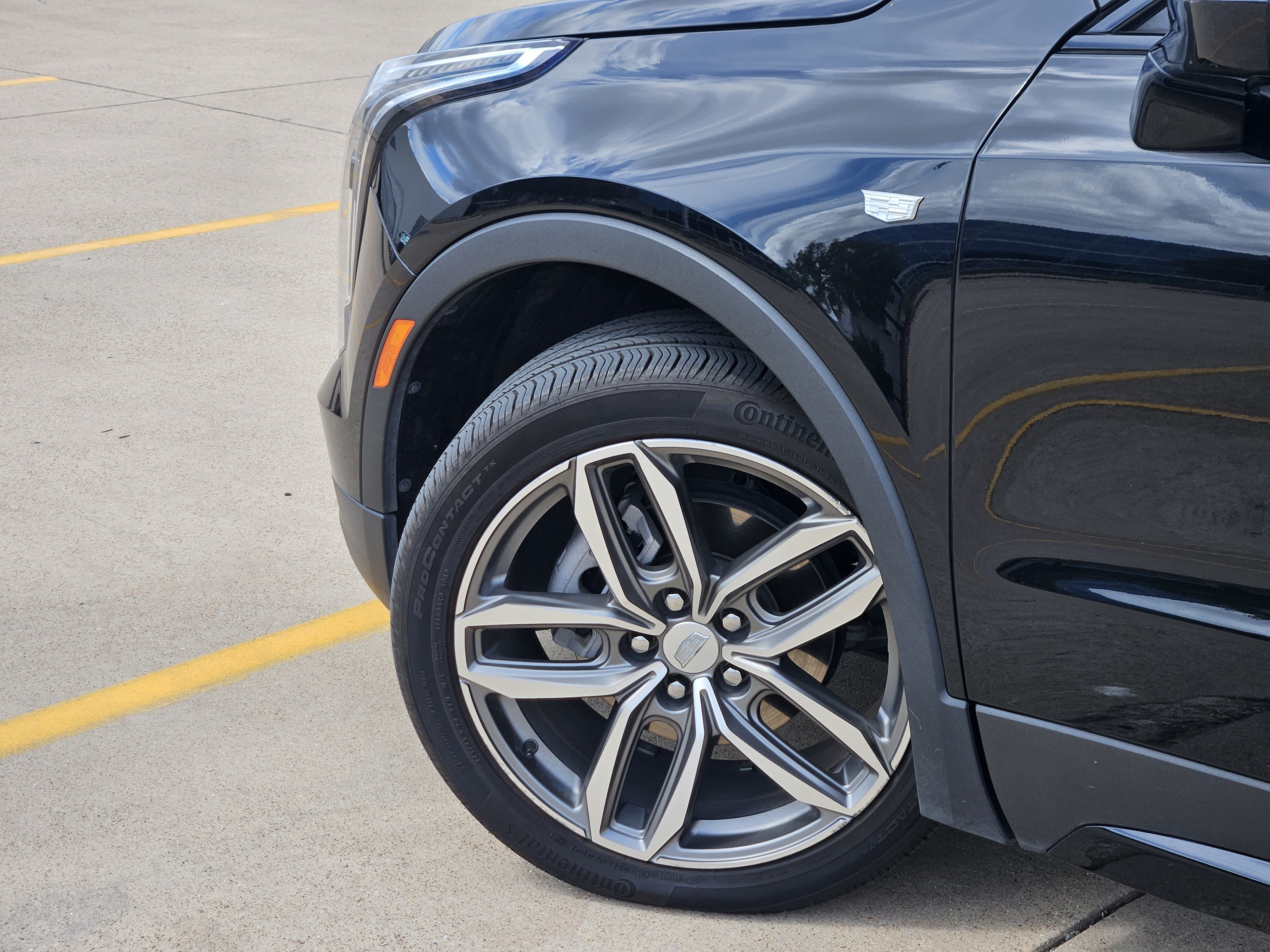 Used 2023 Cadillac XT4 Sport w/ Cold Weather Package FWD image 5