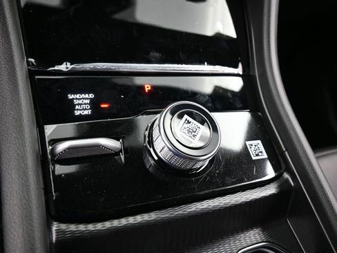 Used 2025 Jeep Grand Cherokee L Limited w/ Black Appearance Package image 20