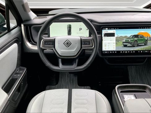 Used 2025 Rivian R1T Adventure image 5