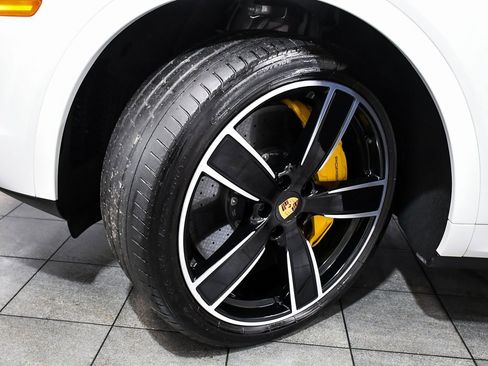 Used 2023 Porsche Cayenne Turbo S image 7