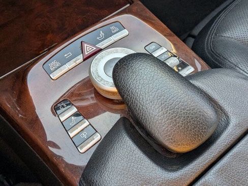 Used 2010 Mercedes-Benz S 550 4MATIC image 26